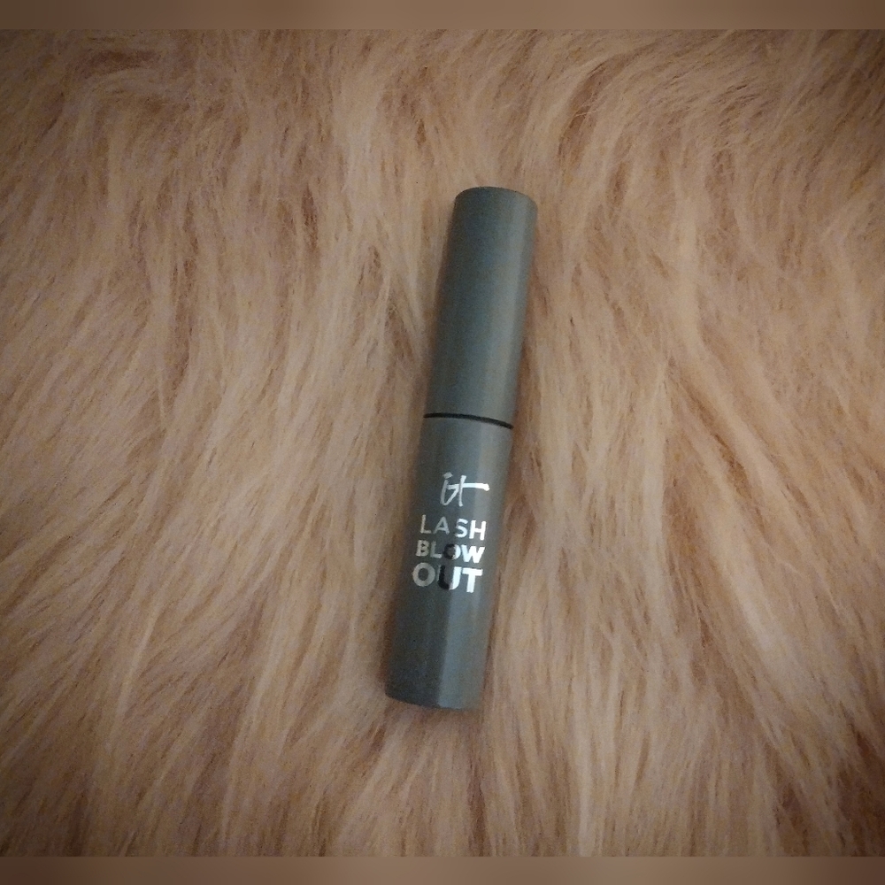 it Cosmetics Lash Blowout Mascara - NWOT / NEW / UNUSED / NWOB